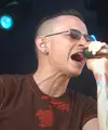 Kabar duka dari dunia musik dunia. Grup musik yang terkenal tahun 2000-an, Linkin Park baru saja kehilangan vokalisnya. Chester Bennington meninggal dunia setelah mengakhiri hidupnya. (Bambang E. Ros/Bintang.com)