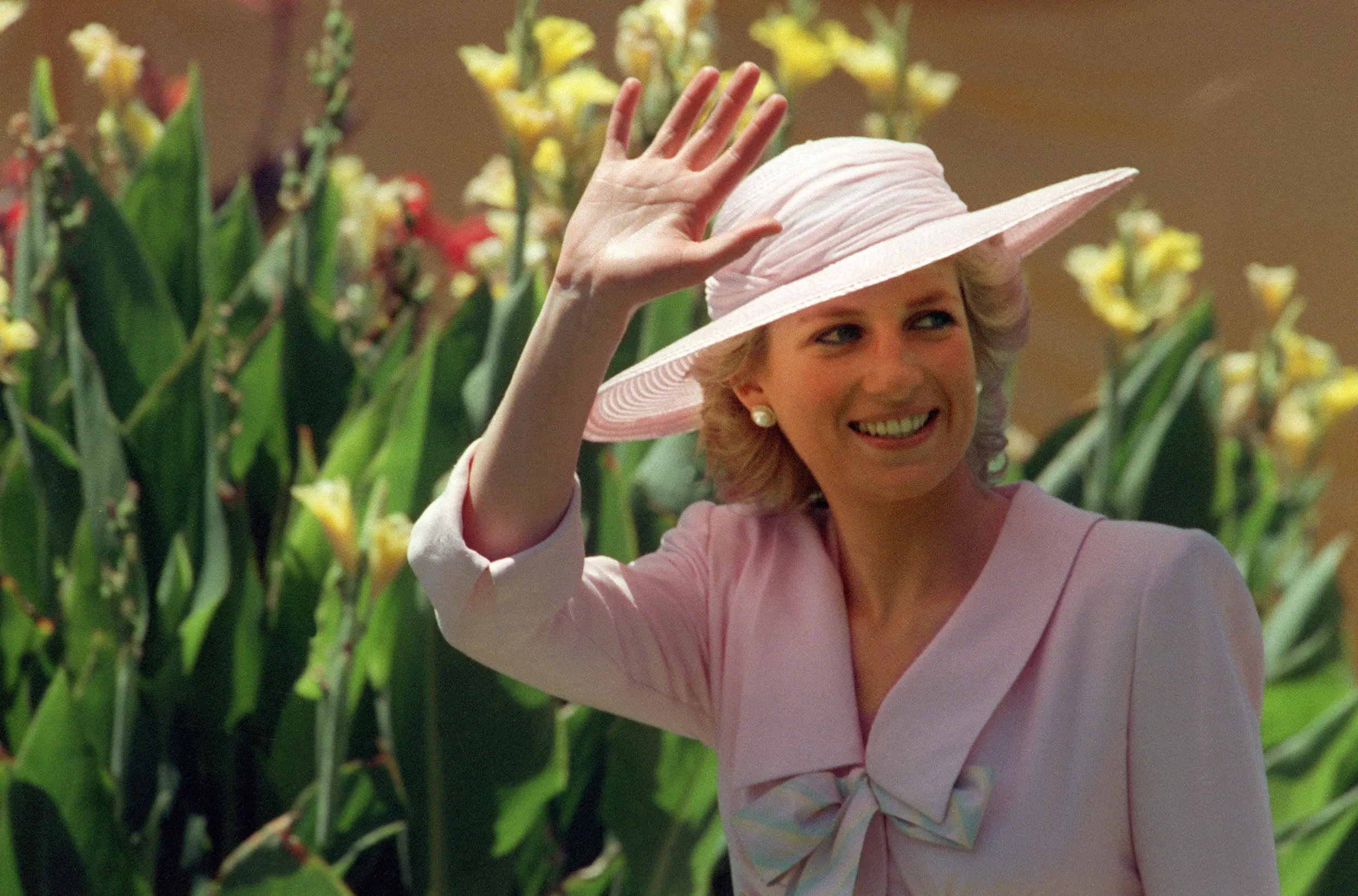 Meski sudah meninggal, Putri Diana masih menjadi panutan banyak orang karena dirinya memiliki kharisma sebagai seorang putri di era modern. (AFP/Bintang.com)