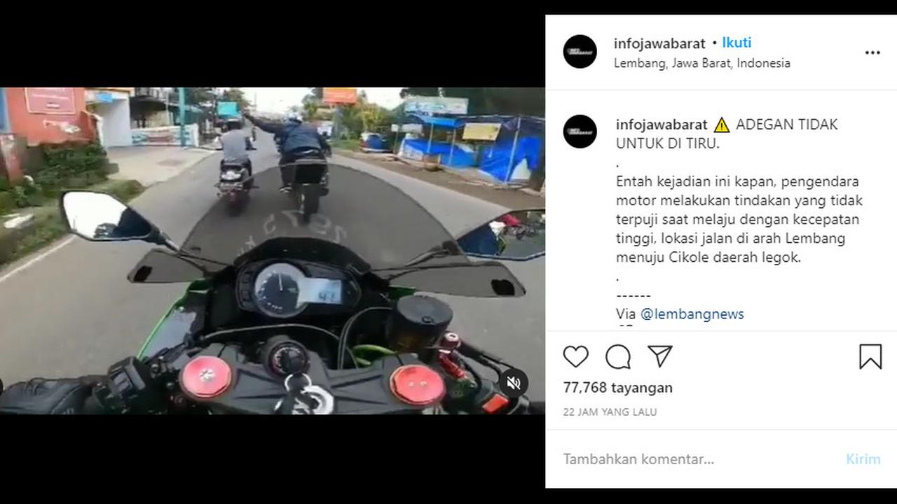 Aksi tak terpuji dilakukan seorang pengendara motor sport ketika memacu kendaraannya di jalan.