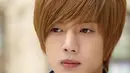 Anggota SS501, Kim Hyun Joong, lebih populer dari perannya di ‘Boys Over Flowers’, ia melakukan operasi hidung karena mengalami kecelakaan. (via kdramastars.com)