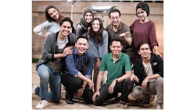 Perbedaan usia di antara para pemain Samudra Cinta ini tak menjadi penghalang untuk bersahabat.