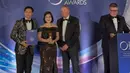 Ditemani sang suami, Felicya Angelista menerima World Branding Awards untuk merek skincare miliknya [@felicyangelista_]