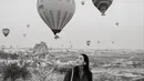 Melihat foto liburan Anya Geraldine, netizen langsung teringat karakter Lydia yang diperankan Anya di series Layangan Putus. Di mana, Lydia ketahuan selingkuh karena berlibur di Cappadocia bersama suami orang [instagram/anyageraldine]
