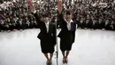 Mahasiswa Jepang menyatakan bahwa mereka akan melakukan yang terbaik dalam mencari pekerjaan sebelum mengikuti acara bursa kerja di sebuah teater terbuka di Tokyo (25/2). (REUTERS/Issei Kato)