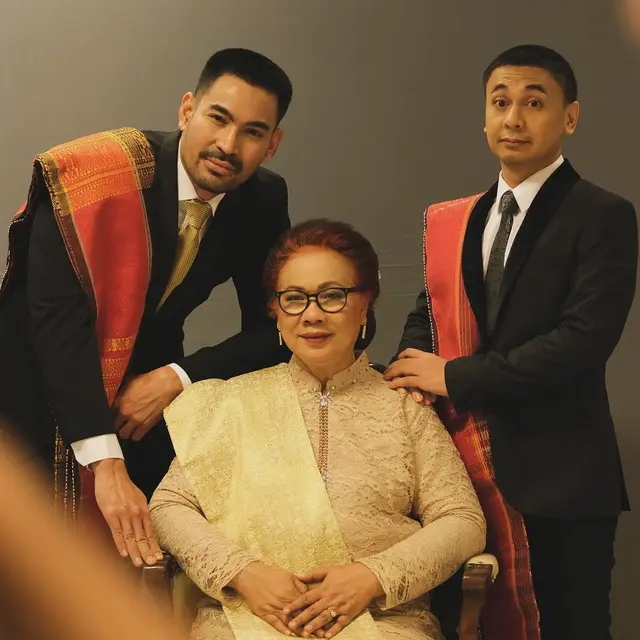 Lina Marpaung, Robby Purba, dan Raditya Dika. (Foto: Dok. Instagram @robbypurba)