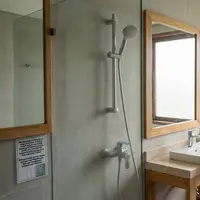 Mengurangi Sumber Uap Air Shower. (AI Generated)