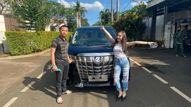 Elina Joerg dan Gusti Ega