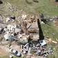 Sebuah rumah hancur dari kemungkinan tornado Kansas. (Jaime Green/The Wichita Eagle via AP)