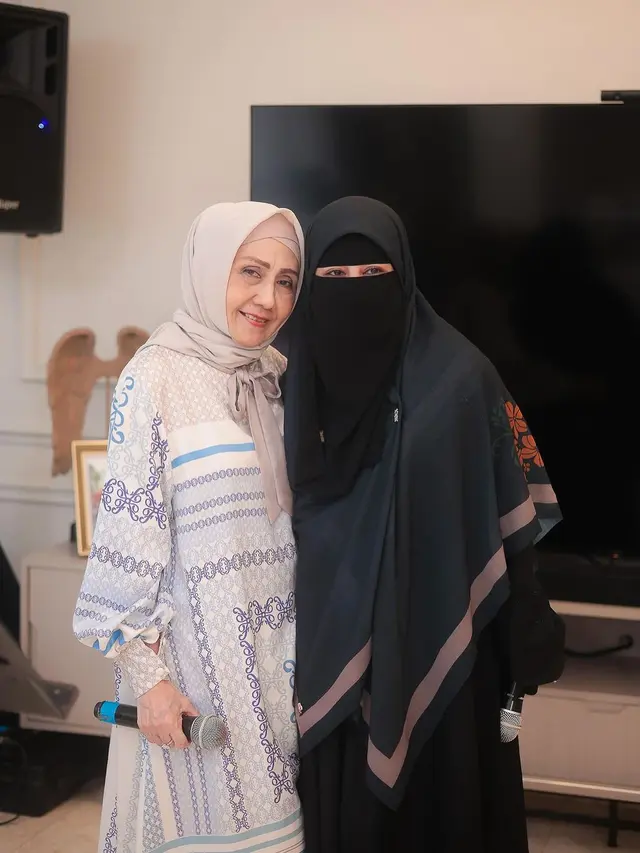 6 Potret Kejutan Ultah Ibu Sambung Olla Ramlan ke-71, Tetap Bugar dan Awet Muda