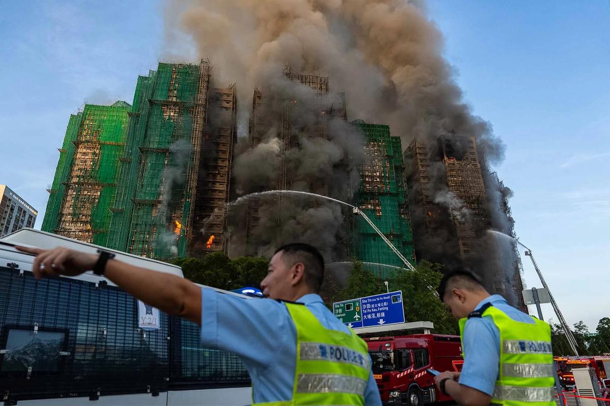 FOTO: Mengerikan! Kebakaran Hebat di Hong Kong Tewaskan 13 Warga dan Lukai Belasan Lainnya