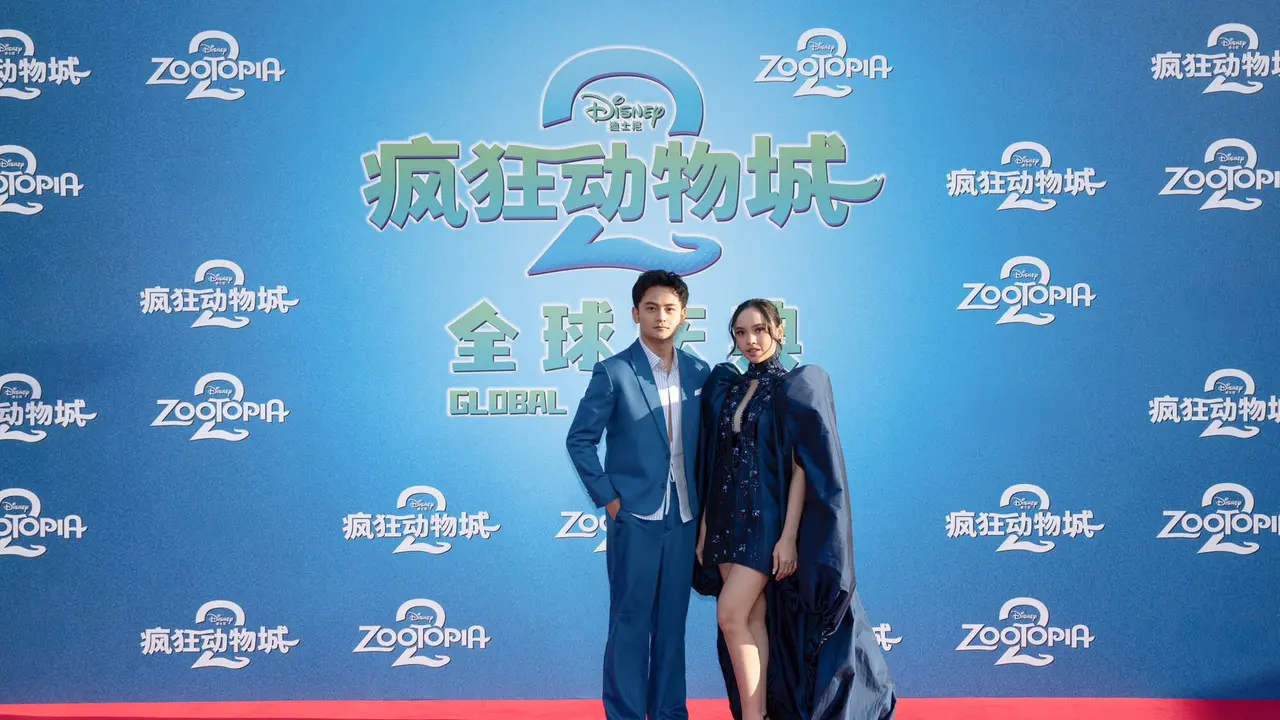 Potret Randy Martin dan Lyodra dalam acara Global Celebration Zootopia 2 di Shanghai