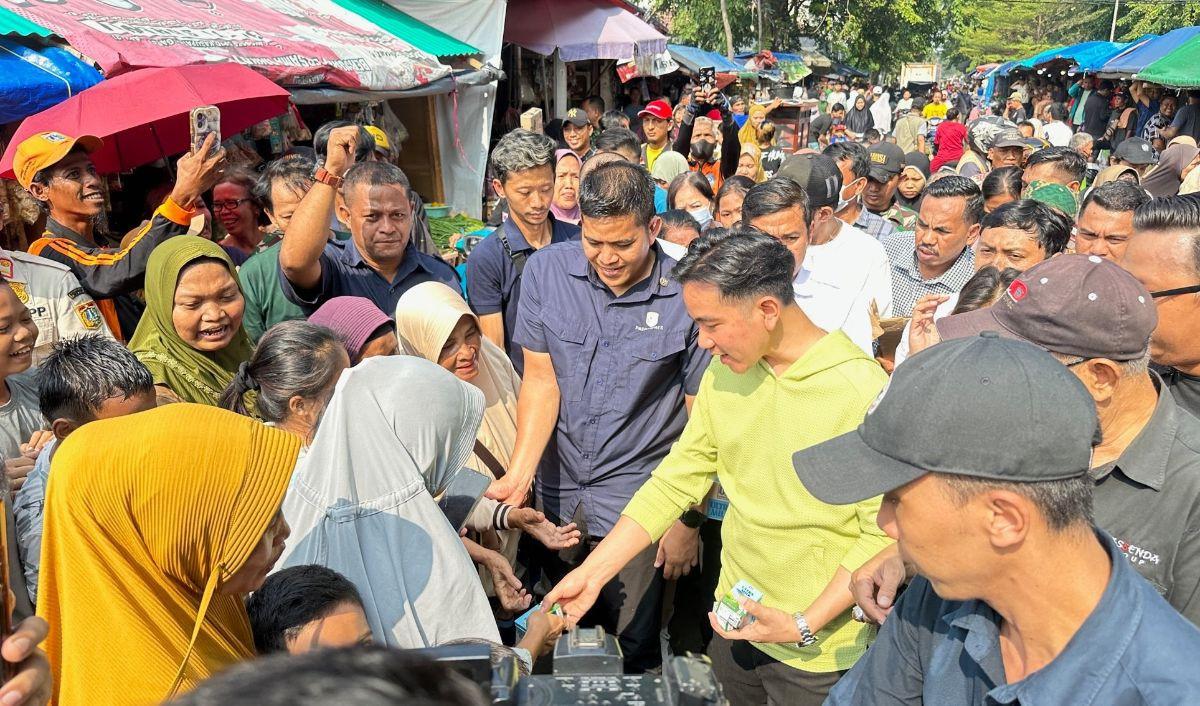 Berdasarkan pantauan, Gibran tiba di Pasar Nangka sekitar pukul 09.30 WIB. <br>