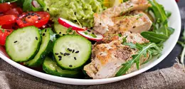 Sahabat Fimela, untuk kamu yang punya aktivitas padat, menu ini juga praktis karena bisa dibuat dalam waktu singkat atau dipersiapkan dari awal minggu. [Dok/freepik.com/timolina]