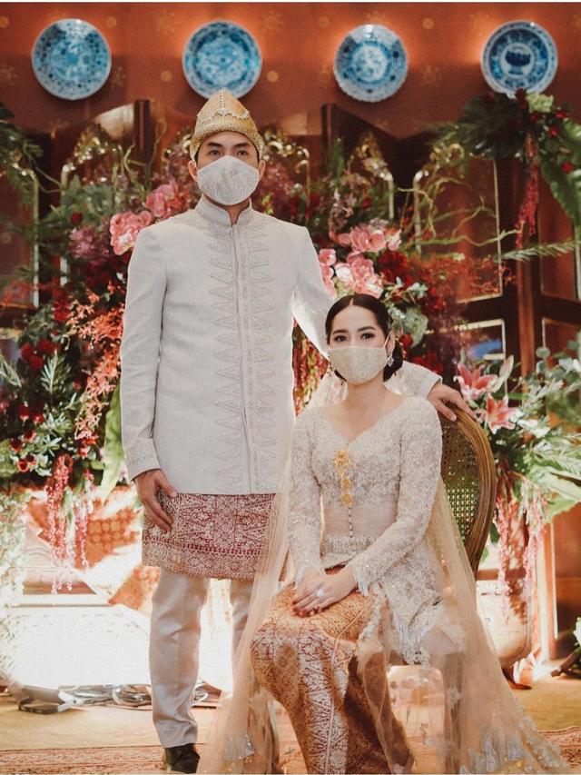 6 Momen Manis Nikahan Niken Anjani, Cantik Pakai Busana Adat Palembang