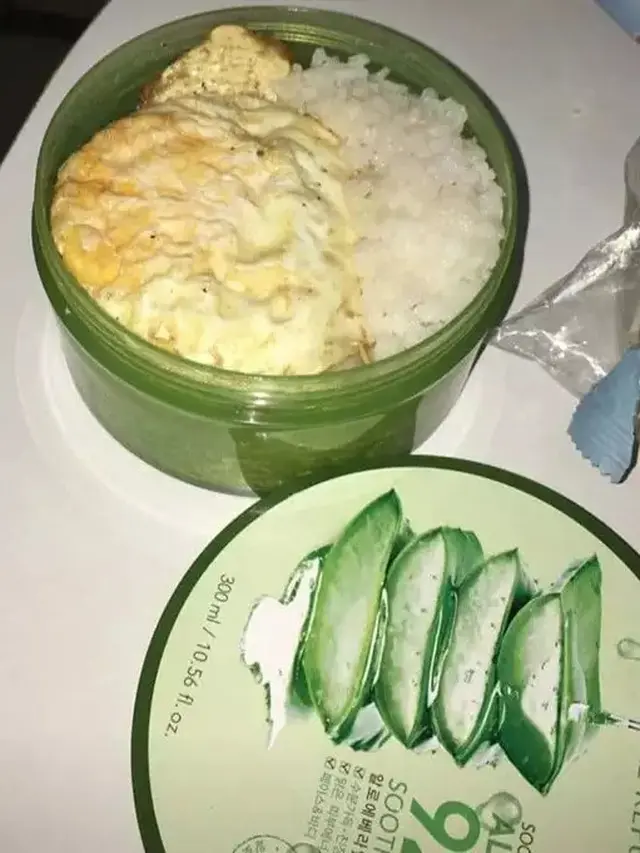 6 Potret Bekal Nasi dan Mie Ini Kocak Banget, Anak Sekolah Pasti Relate