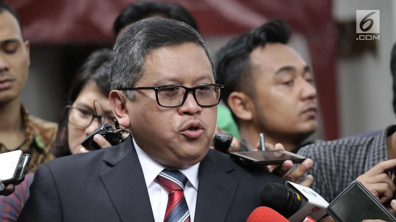 Bicara Soal Azwar Anas, Sekjen PDIP Keluarkan Air Mata