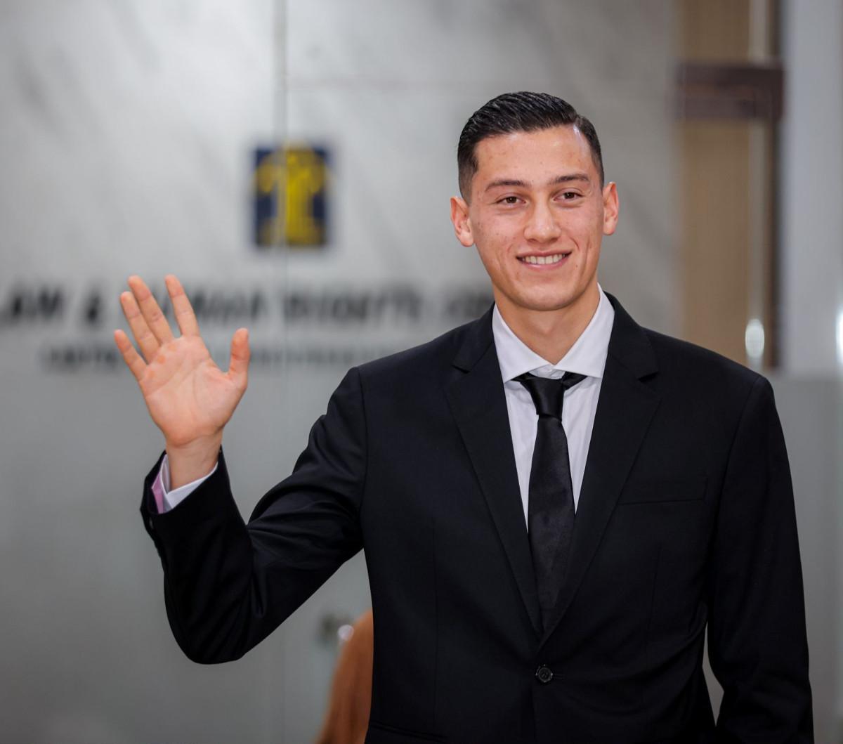 Jay Idzes resmi menjadi Warga Negara Indonesia (WNI) pada Kamis (28/12/2023) setelah menyelesaikan proses sumpah janji setia. <br>