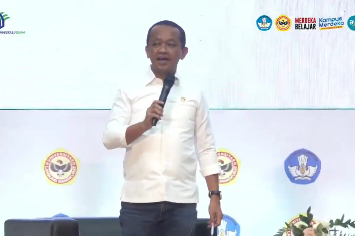 Menteri Investasi/Kepala Badan Koordinasi Penanaman Modal (BKPM) Bahlil Lahadalia dalam Kuliah Umum di Universitas Lambung Mangkurat, Banjarbaru, Kamis (2/5/2024). (Arief/Liputan6.com)