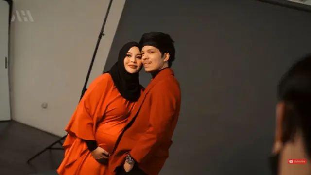 6 Inspirasi Gaya Maternity Shoot yang Sederhana Aurel Hermansyah dan Lesty Kejora