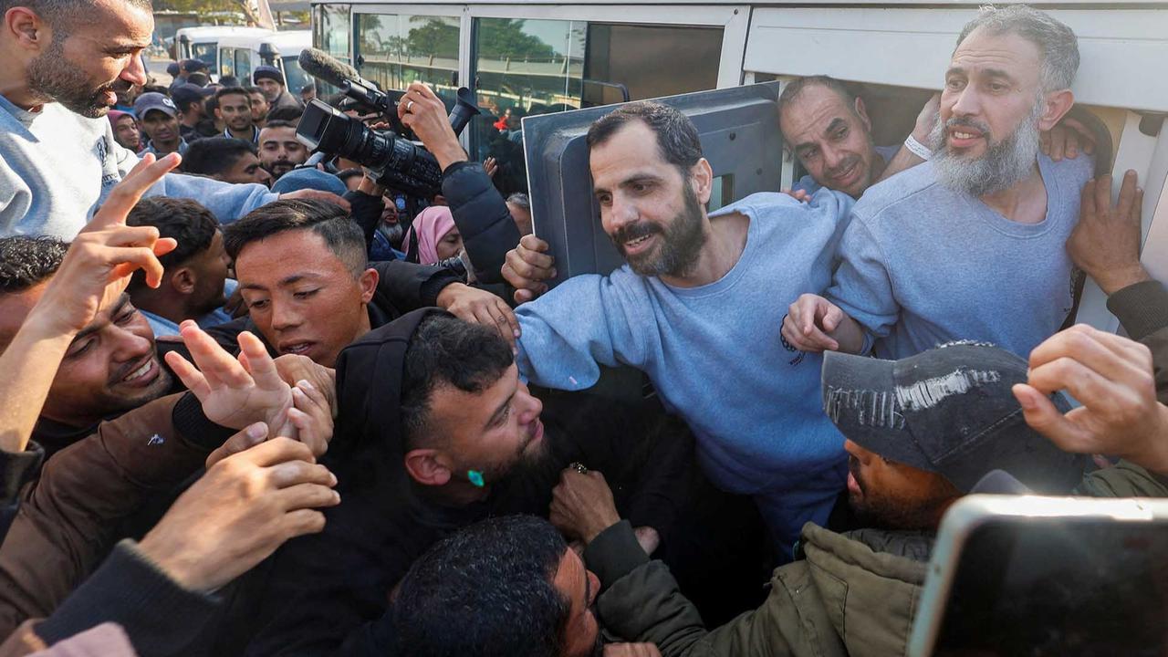 Tangis Haru Pertukaran Sandera Palestina-Israel