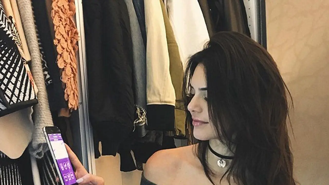 Kendall Jenner Lakukan Ritual Bersih-Bersih Lemari Pakaian