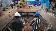 Proyek Sodetan Ciliwung di Jalan Otista 3 menuai masalah, Jakarta, Minggu (10/8/2014) (Liputan6.com/Faizal Fanani)