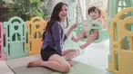 Jarang muncul di layar kaca, Franda kini memilih fokus untuk mengurus anak semata wayangnya. Franda dan Samuel Zylgwyn menikah pada 8 Agustus 2016. Kini kebahagian keduanya semakin lengkap dengan kehadiran putri cantik mereka yang bernama Zylvechia Ecclesie Heckenbücker.(Liputan6.com/IG/@frandaaa87)