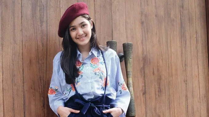 [Bintang] Bergaya Parisian Chic, Maudy Ayunda dan Cut Syifa dengan Beret Hat yang Super Cute