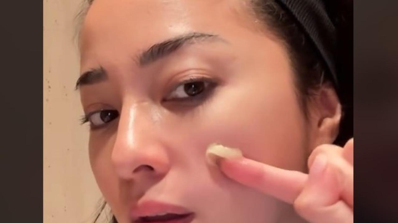 Nikita Willy Ungkap Perawatan Wajahnya yang Tetap Glowing Saat Melahirkan Anak Kedua.  foto: TikTok @nikitawillyofficial