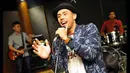 Eros Tjokro mengaku telah menciptakan 16 lagu. Genre lagu yang ia ciptakan lebih ke arah pop jazz, Studio AB, Jakarta. Foto diambil pada Selasa (27/1/2015). (Liputan6.com/Faisal R Syam)