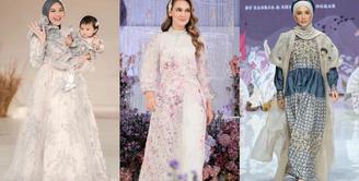 Ussy Sulistyawati tampil elegan berbalut gamis tabrak motif dan outer organza dari brand Zashi. [Foto: Fimela/Adrian Utama P].