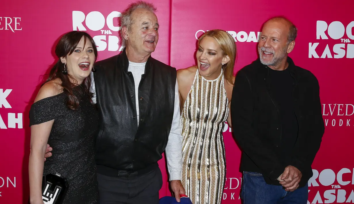 (Ki-ka) Zooey Deschanel, Bill Murray, Kate Hudson  dan Bruce Willis saat menghadiri premiere film  'Rock the Kasbah ' di New York, Senin (19/10/2015). Deretan aktor dan aktris papan atas turut membintangi film bergenre komedi ini. (REUTERS/Lucas Jackson)