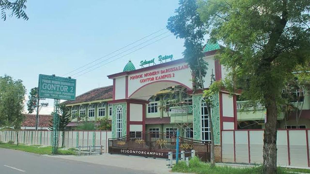 Pintu masuk Pesantren Darussalam Gontor 2 Ponorogo, Jawa Timur. (Istimewa)