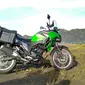 Kawasaki Versys-X 250 berhadapan dengan Honda CRF250 Rally di segmen adventure-touring. (Rio/Liputan6.com)