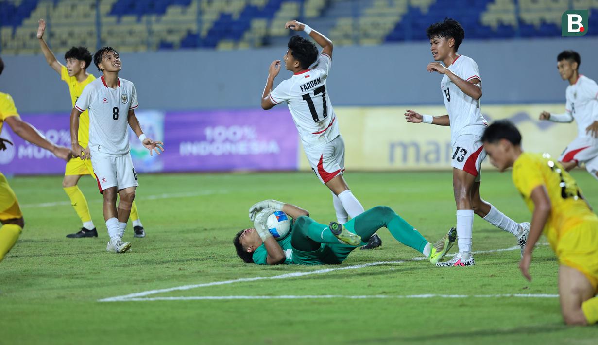 Sayangnya, skor 0-1 tak berubah hingga wasit meniup peluit tanda berakhirnya pertandingan. (Bola.com/M Iqbal Ichsan)