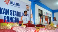Selain beras, Bulog juga menggelar operasi pasar 3 kebutuhan lain yaitu Minyak Goreng, Gula Pasir dan Bawang Putih (Liputan6.com/Yuliardi Hardjo)