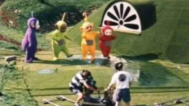 7 Potret 'Behind The Scene' Serial TV Teletubbies, Bikin Nostalgia. (Sumber: Youtube/Cartoon Comedy Channel)