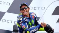 Pebalap Yamaha, Valentino Rossi, mengabaikan margin poin antara dirinya dengan Marc Marquez. (EPA/Tim Keeton))