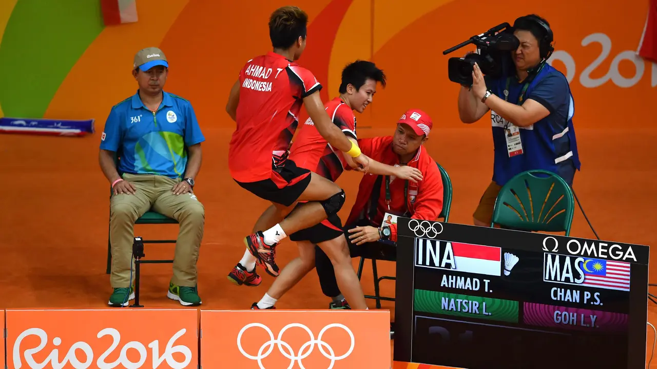 Ragam Ekspresi Suporter, Tontowi Ahmad dan Liliyana Natsir Usai Raih Emas Olimpiade