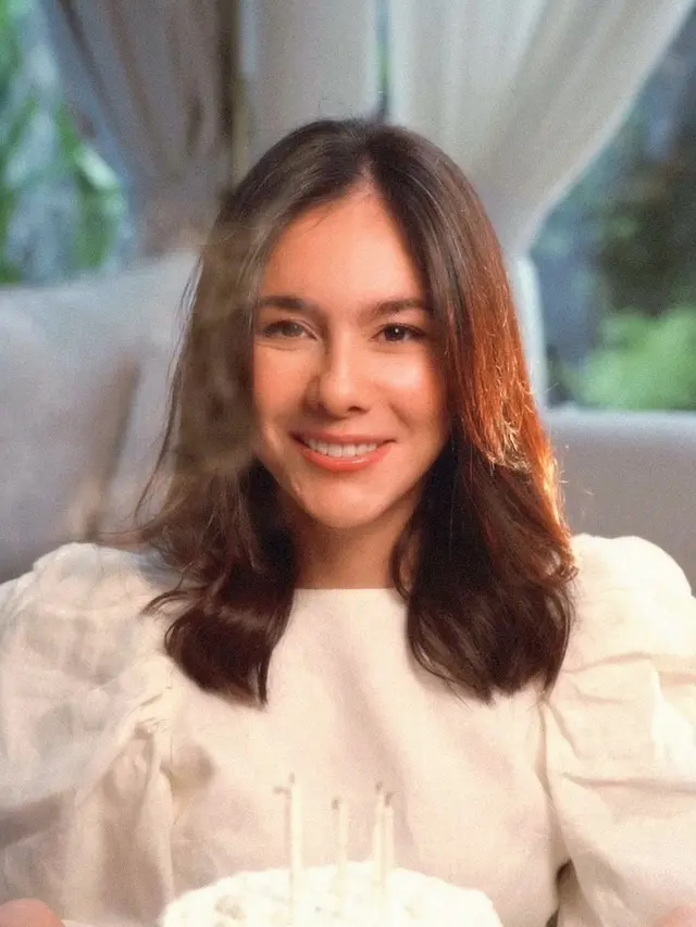 Wulan Guritno Rayakan Ulang Tahun pakai baju putih. [@wulanguritno]