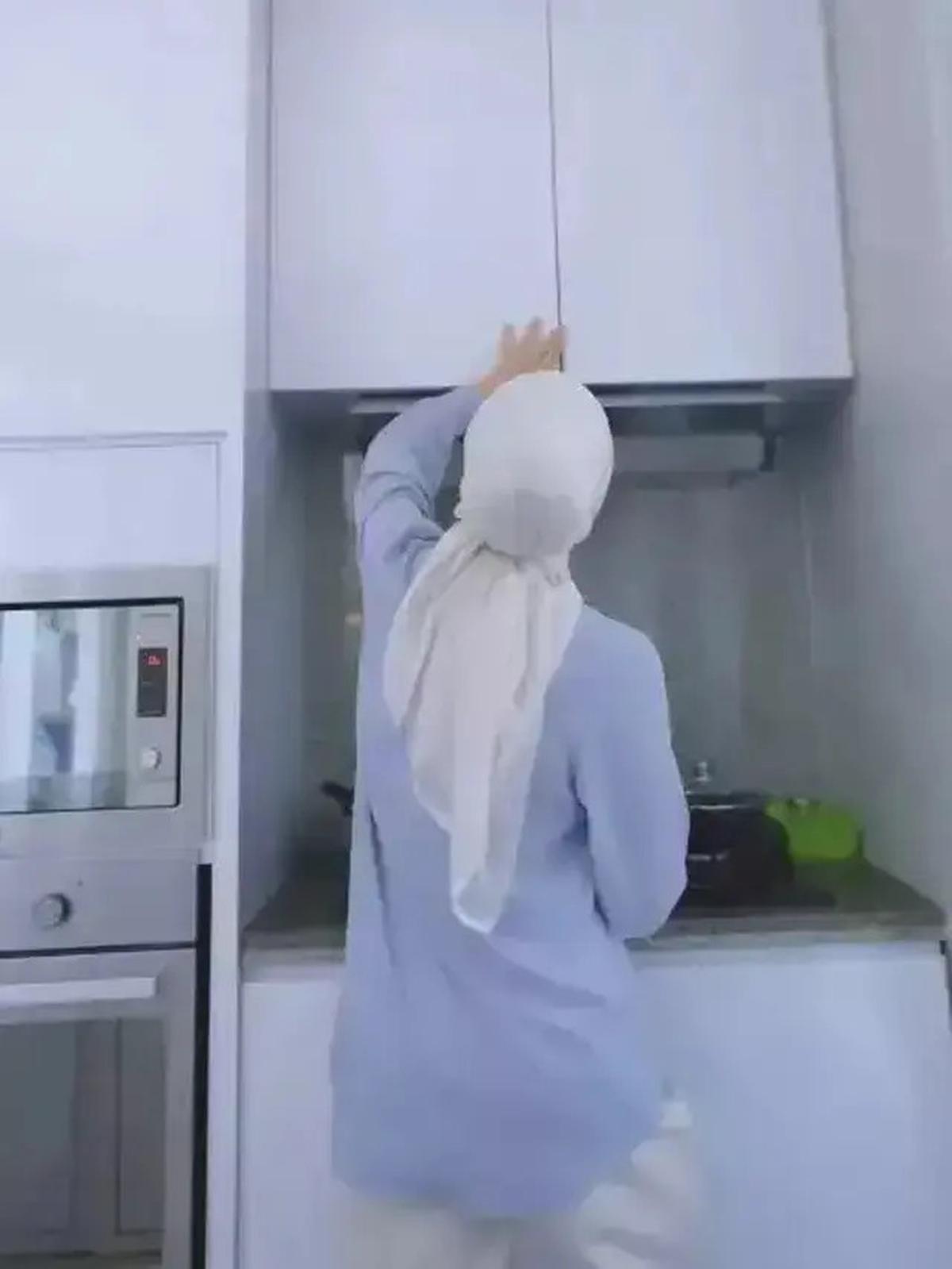 5 Potret Dapur Rumah Nina Zatulini, Punya Model Mewah dengan Interior Minimalis