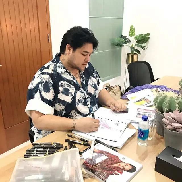 5 Potret Ruang Kerja Ivan Gunawan, Sudah Diidamkan Sejak Dulu