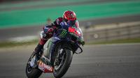 Fabio Quartararo pada hari kedua tes pramusim MotoGP Qatar di Sirkuit Losail, Qatar, Minggu (07/03/2021). (Twitter/Monster Energy Yamaha MotoGP)