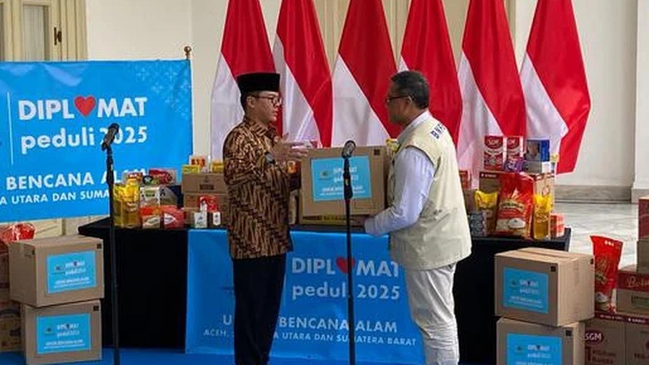 Menlu Sugiono Lepas Bantuan Bahan Pokok untuk Korban Banjir di Aceh, Sumut dan Sumbar