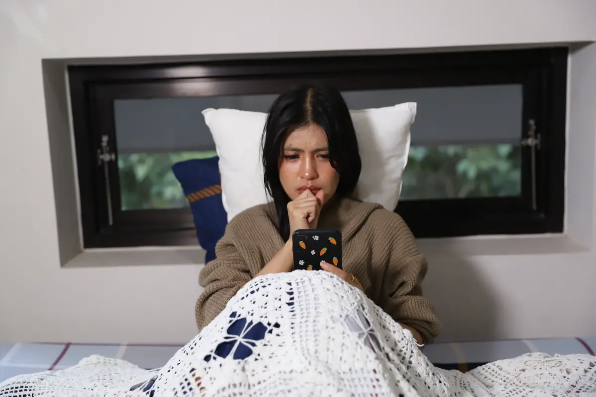 wanita desember sikap yang menjauh
