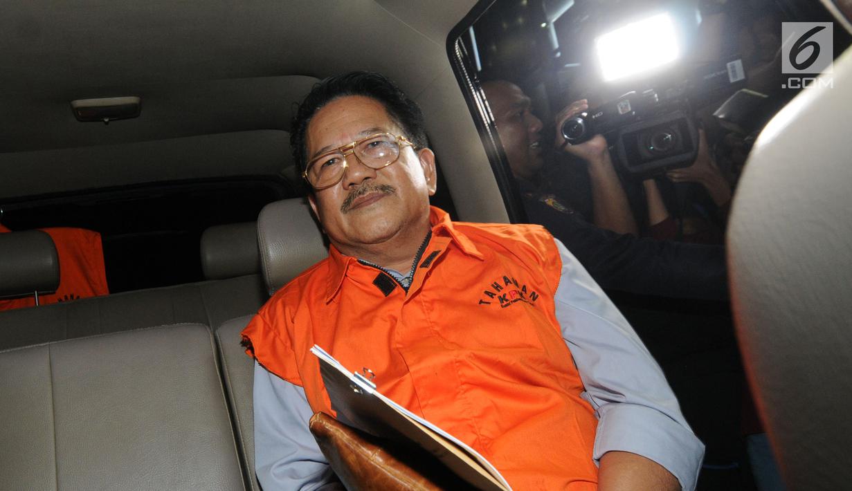 Pemilik PT Jasa Promix Nusantara dan PT Secilia Putri, Sibron Azis usai menjalani pemeriksaan di gedung KPK, Jakarta, Jumat (25/1). Sibron Azis resmi ditahan 20 hari kedepan terkait fee suap proyek infrastruktur Kabupaten Mesuji. (merdeka.com/Dwi Narwoko)