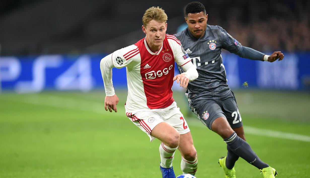 5. Frenkie de Jong (Ajax Amsterdam) – Pemain muda Belanda ini resmi menjadi milik Barcelona setelah diboyong dengan nilai transfer 75 juta euro. Gelandang berusia 21 tahun tersebut akan berlabuh ke Camp Nou pada musim panas mendatang. (AFP/John Thys)