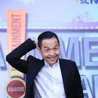 Pemeran, sutradara dan penulis, Ernest Prakasa terlahir dari dunia komedi. Begitu juga dengan dua film yang digarap masih dalam komedi. Ia masih belum pede keluar dari komedi. (Adrian Putra/Bintang.com)