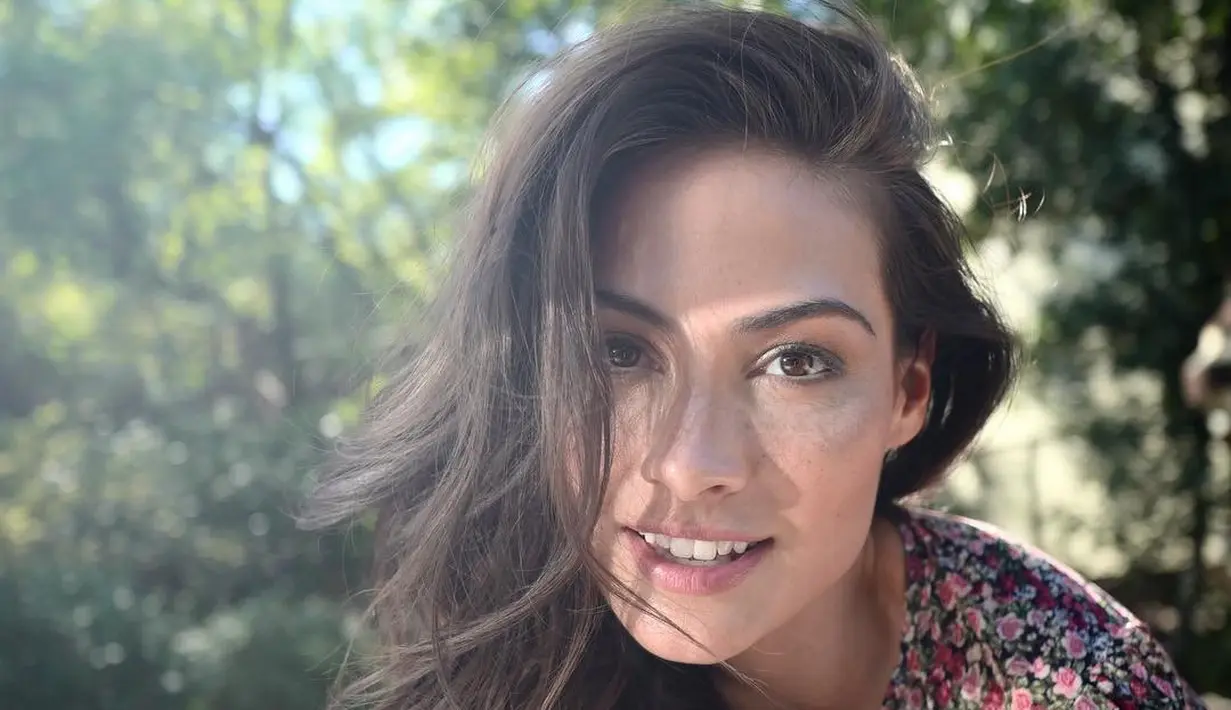 Caitlin McHugh Dirampok Sebelum Menikah dengan John Stamos Photo