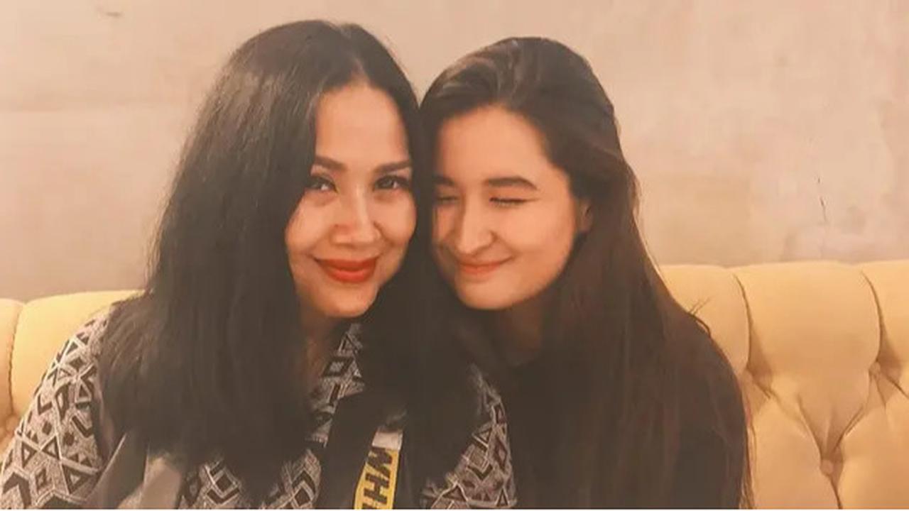 Potret Titi DJ dengan Anak-Anaknya yang Jarang Tersorot
